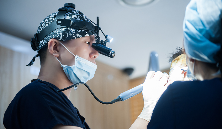 10배 루뻬 착용 고밀도 슬릿 이식